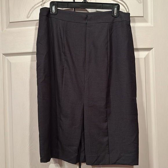 Ann Taylor sz 10 2 piece Suit -Beautiful Gray Coat and Skirt. - Picture 6 of 7